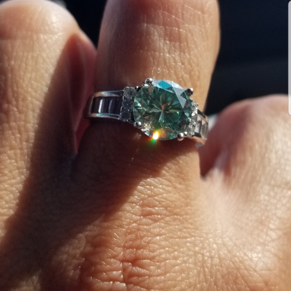925 sterling silver 2.5 carat green color changing moissanite baguette ring - Picture 14 of 14